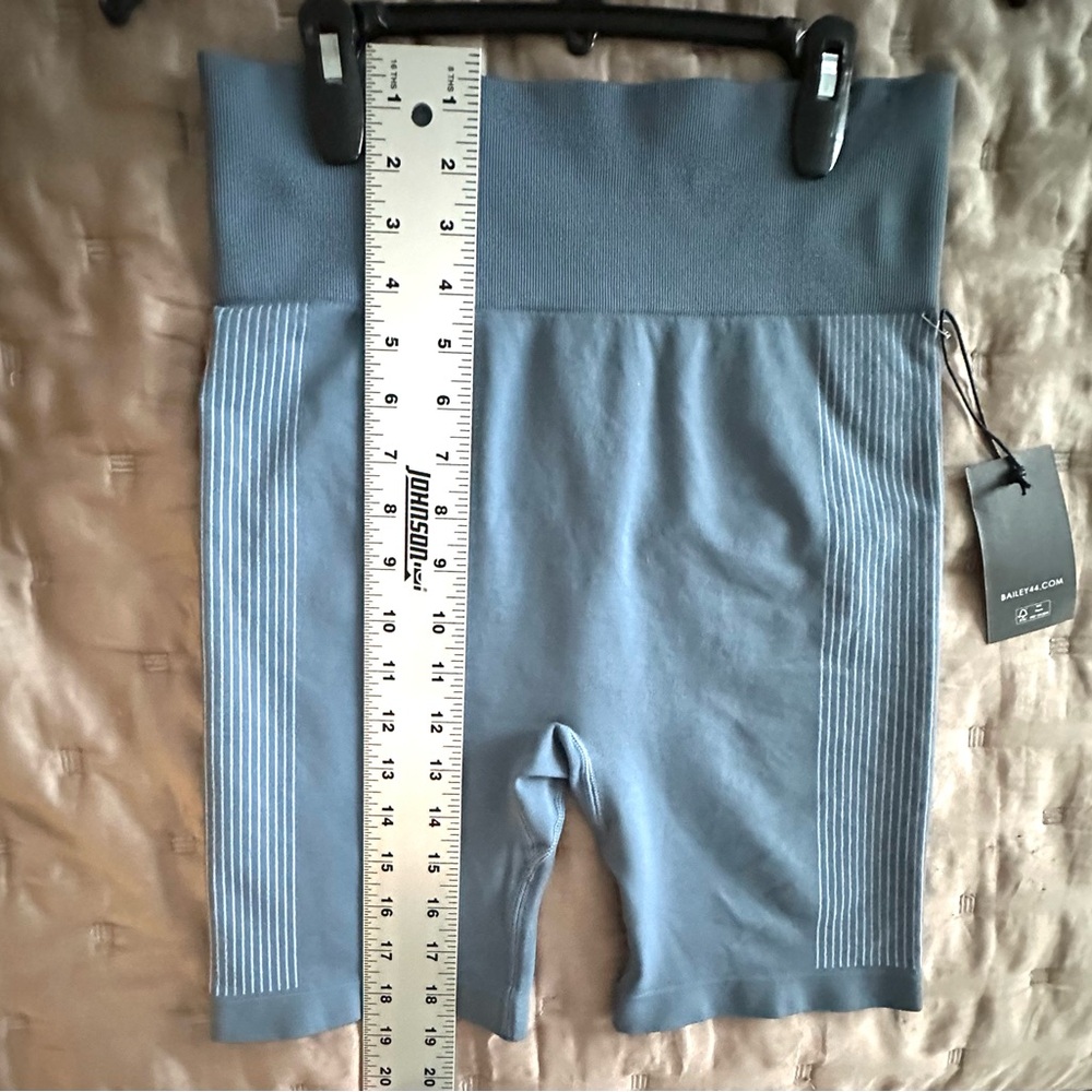 Bailey 44 Sport Blue Workout Yoga Set Size Large
NWT - Picture 9 of 12